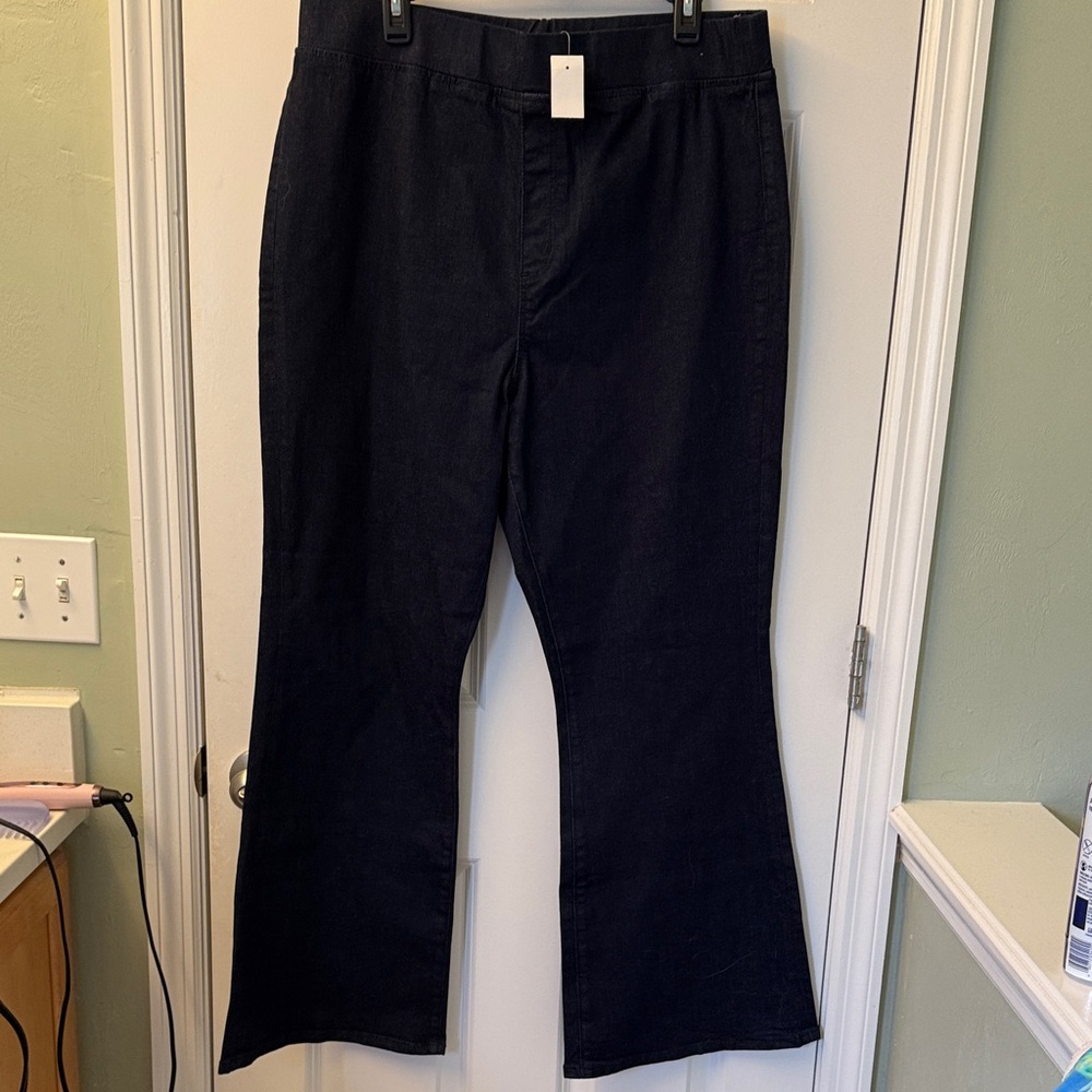 NWT Ann Taylor Pull On Flare Curvy Fit Jeans